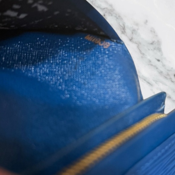 Louis Vuitton Authentic Blue Epi Leather Porte Tresor Wallet with Dustbag - Picture 16 of 16